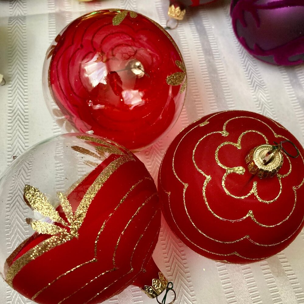 Vintage Pier Imports Glass & Glitter Christmas Ornaments – Set of 3 (Red/Gold)